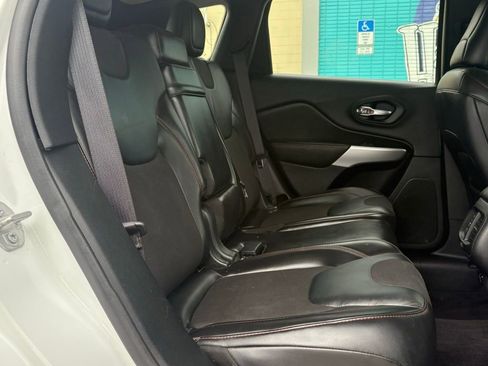 Used 2017 Jeep Cherokee Trailhawk w/ Comfort/Convenience Group image 15