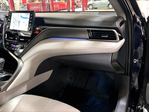 Used 2022 Toyota Camry XSE image 15