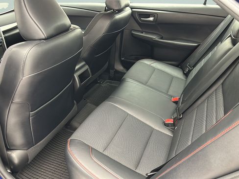 Used 2016 Toyota Camry SE FWD image 9