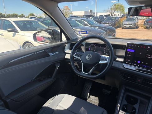 Used 2026 Volkswagen Tiguan SE AWD/4WD image 35