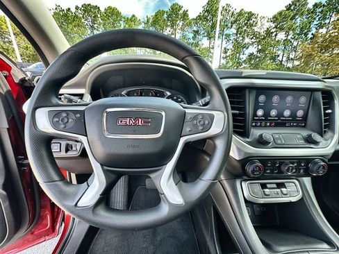 Certified 2023 GMC Acadia SLE w/ Driver Convenience Package image 11