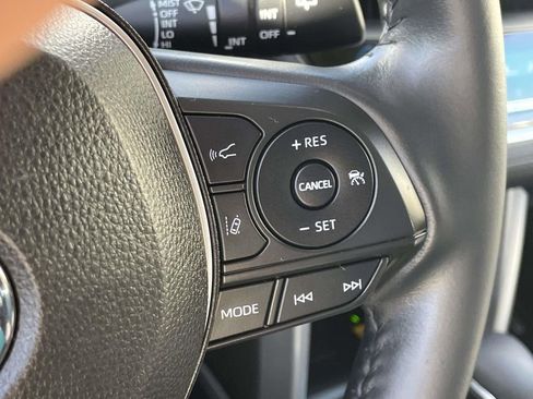 Used 2022 Toyota Corolla Cross XLE w/ Convenience Package image 10