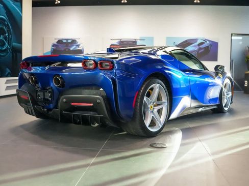 Used 2022 Ferrari SF90 Spider image 7