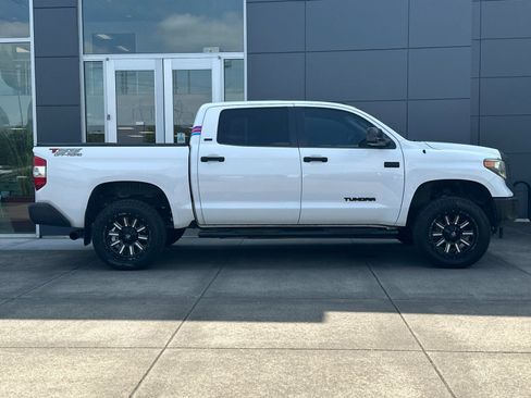 Used 2019 Toyota Tundra SR5 w/ SR5 Upgrade Package AWD/4WD image 2