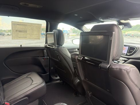 New 2026 Chrysler Pacifica Select FWD image 20