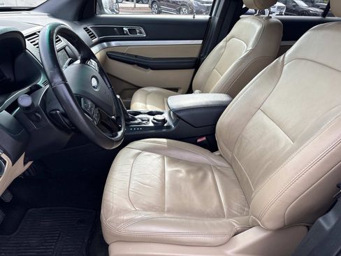 Used 2016 Ford Explorer XLT w/ Equipment Group 202A image 15