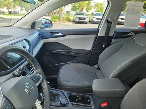 Used 2024 Volkswagen Taos SE AWD/4WD image 3