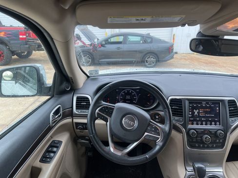 Used 2018 Jeep Grand Cherokee Limited image 11