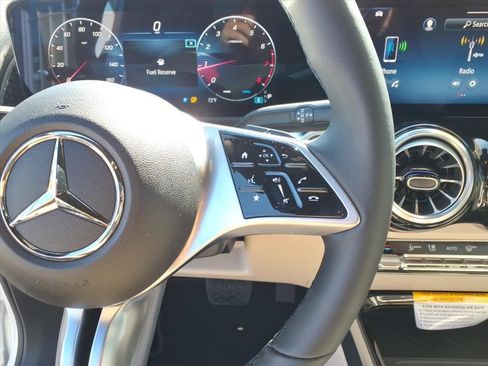New 2025 Mercedes-Benz GLB 250 4MATIC image 21
