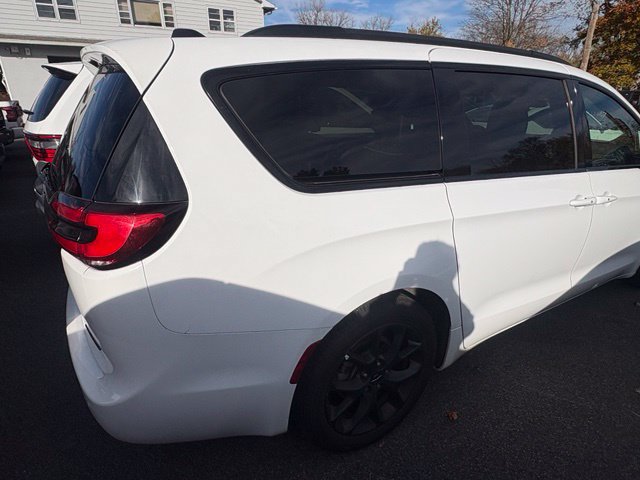 Used 2025 Chrysler Pacifica Limited FWD image 4