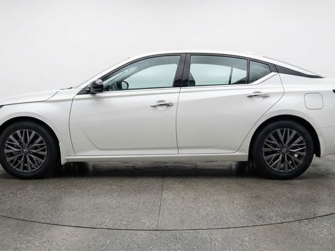 Used 2025 Nissan Altima 2.5 SV FWD image 5