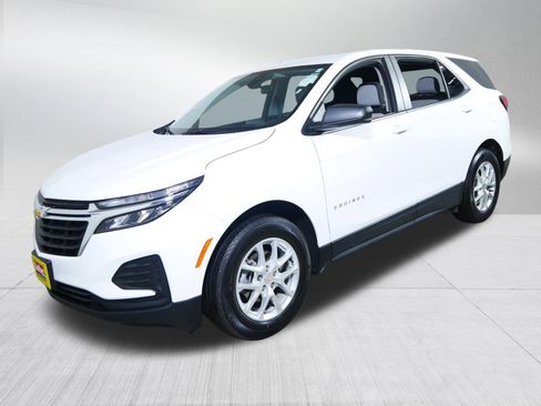 Used 2024 Chevrolet Equinox LS w/ LS Convenience Package FWD image 3