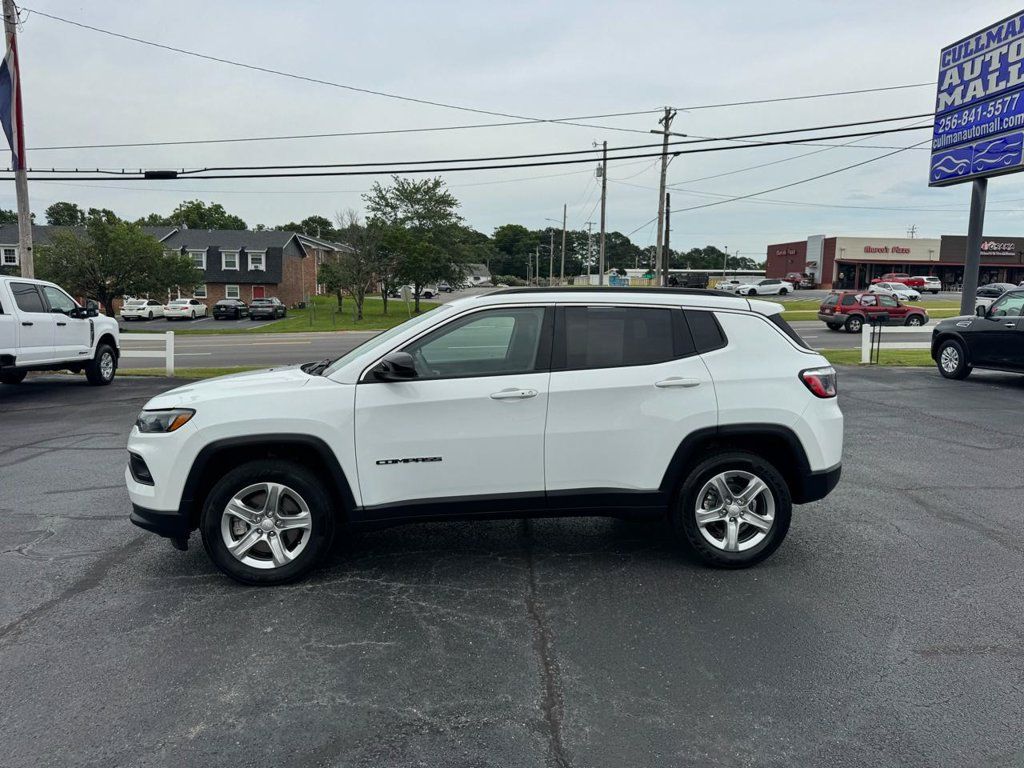 Used 2024 Jeep Compass Latitude AWD/4WD image 2