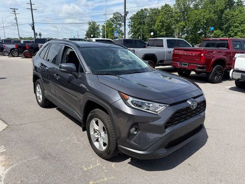 Used 2020 Toyota RAV4 XLE w/ Convenience Package AWD/4WD image 1