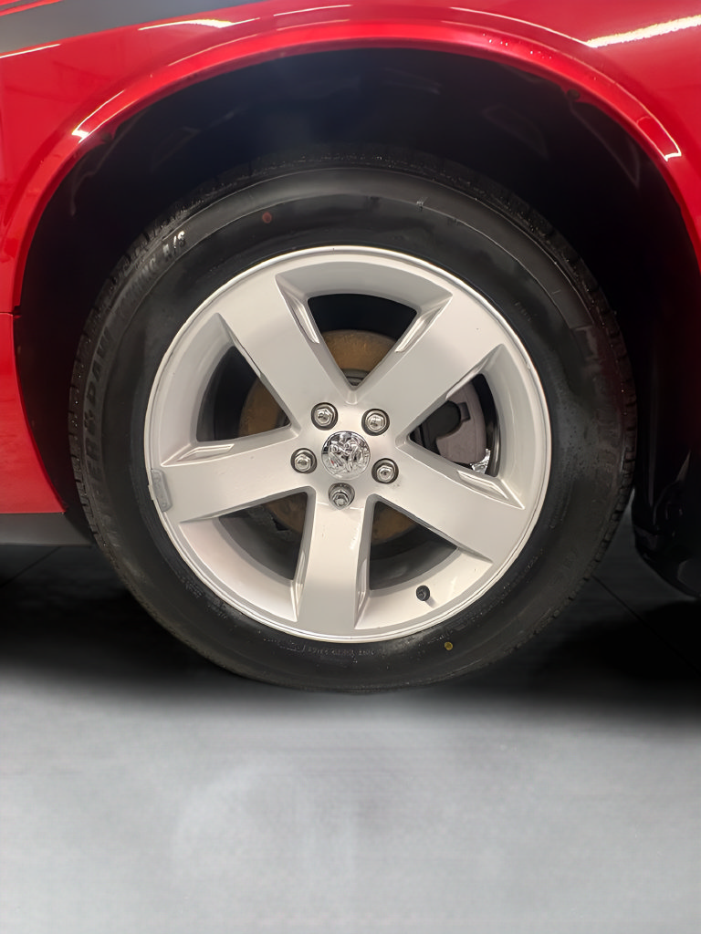 Used 2010 Dodge Challenger SE RWD image 18