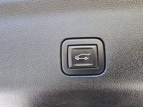 Used 2024 GMC Yukon SLT AWD/4WD image 11