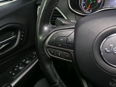 Used 2019 Jeep Cherokee Limited AWD/4WD image 32