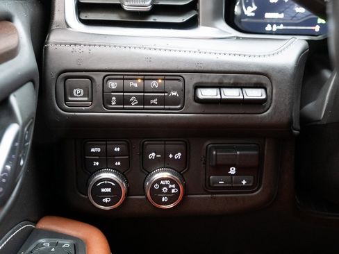 Used 2023 GMC Yukon XL Denali Ultimate image 10