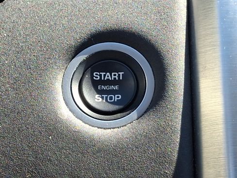 Used 2017 Land Rover Discovery HSE image 25