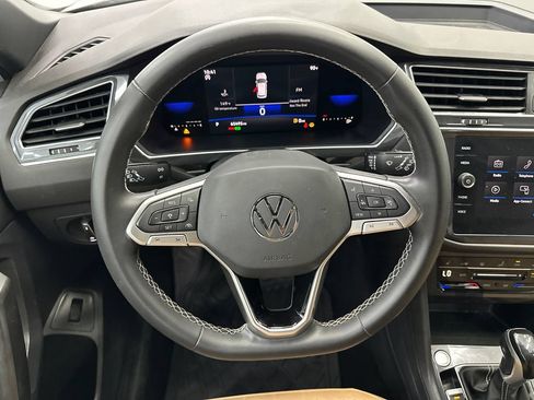 Used 2022 Volkswagen Tiguan SE FWD image 25