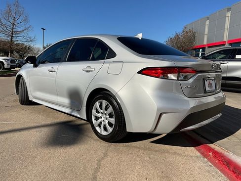 Used 2020 Toyota Corolla LE image 8