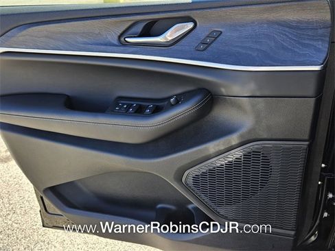 New 2025 Jeep Grand Cherokee Limited w/ Luxury Tech Group II image 29