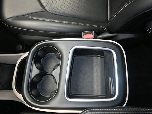 Used 2023 Chrysler Pacifica Touring-L FWD image 18