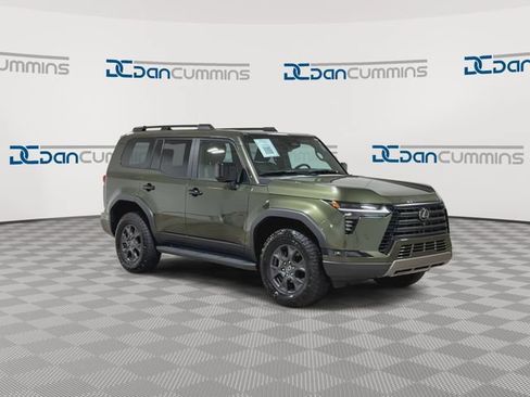 Used 2024 Lexus GX 550 AWD/4WD image 2