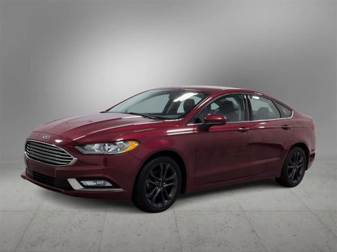 Used 2018 Ford Fusion SE w/ Equipment Group 201A image 4