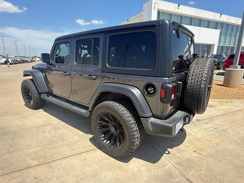 Used 2022 Jeep Wrangler Unlimited Sport AWD/4WD image 3