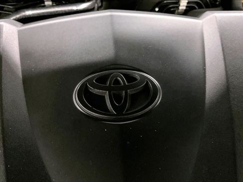 Used 2018 Toyota Camry SE FWD image 32