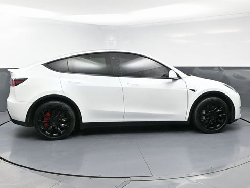 Used 2021 Tesla Model Y 2WD image 7