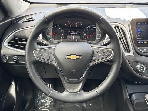 Used 2025 Chevrolet Malibu RS FWD image 7