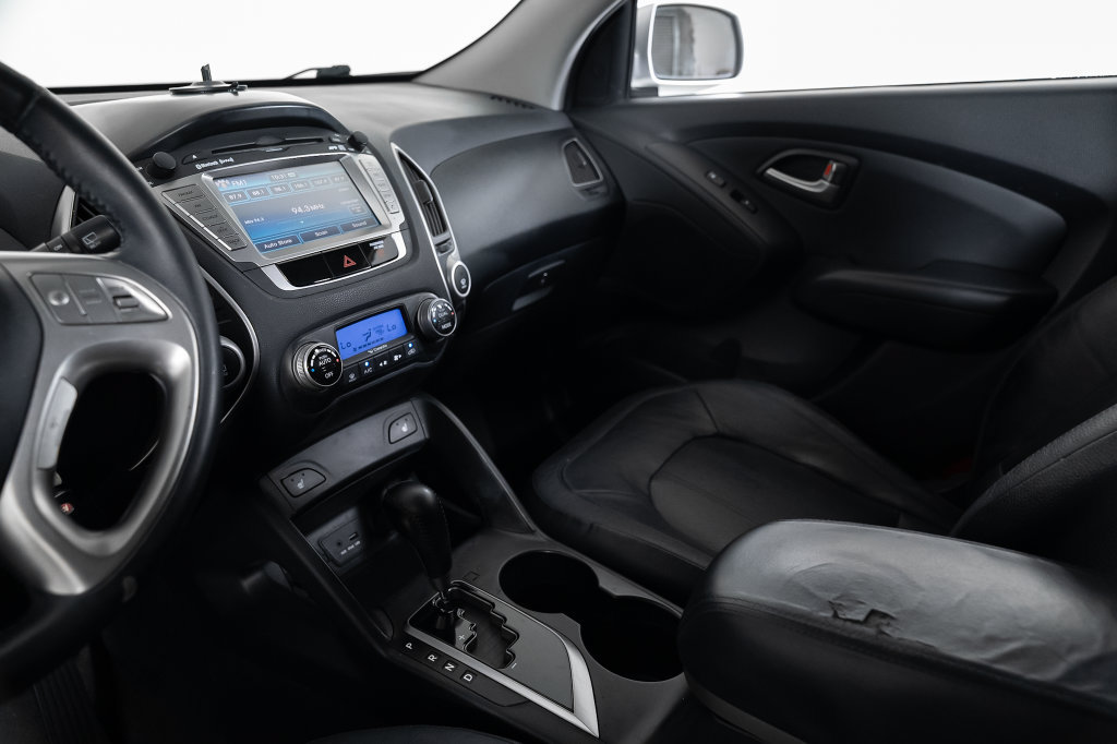 Used 2010 Hyundai Tucson Limited w/ Premium Pkg 4 FWD image 27