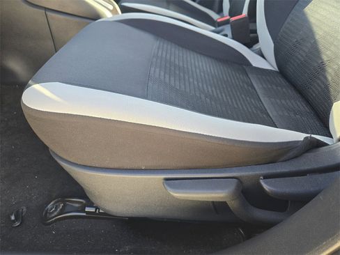 Used 2021 Nissan Versa SV image 26