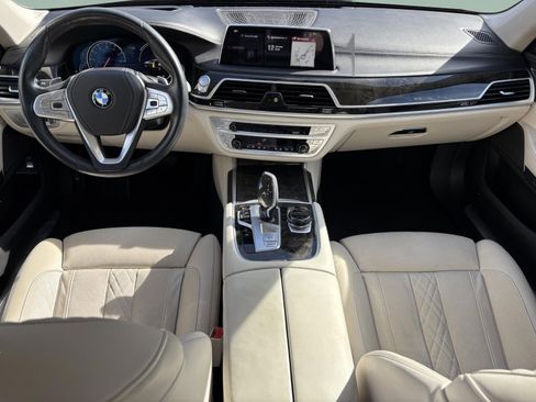 Used 2018 BMW 740i image 9