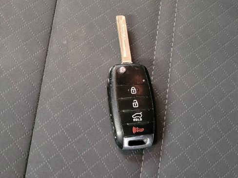 Used 2020 Kia Sorento LX FWD image 32