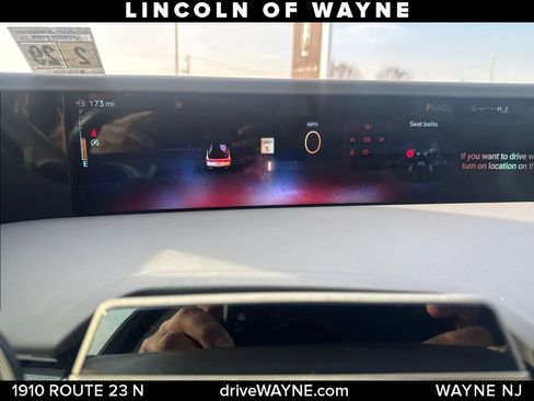 Used 2024 Lincoln Nautilus Premier image 16