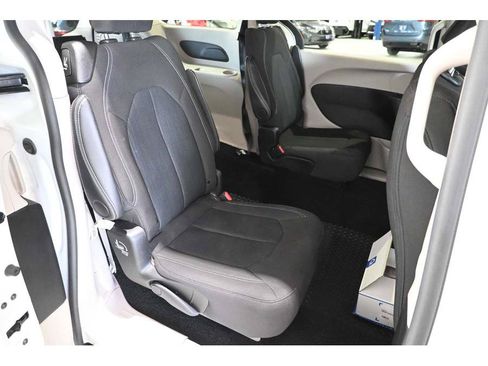 Used 2024 Chrysler Voyager LX FWD image 17
