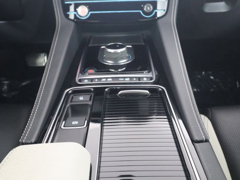 Used 2019 Jaguar F-PACE S AWD/4WD image 18
