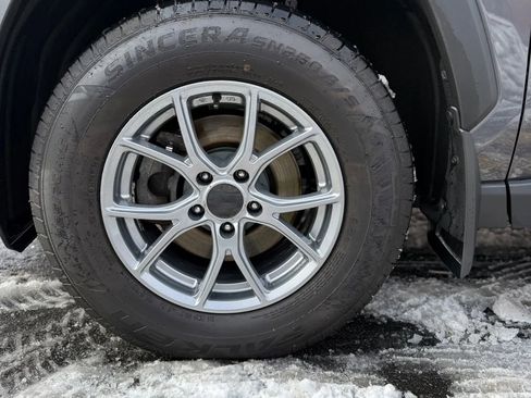 Used 2021 Toyota RAV4 LE image 28