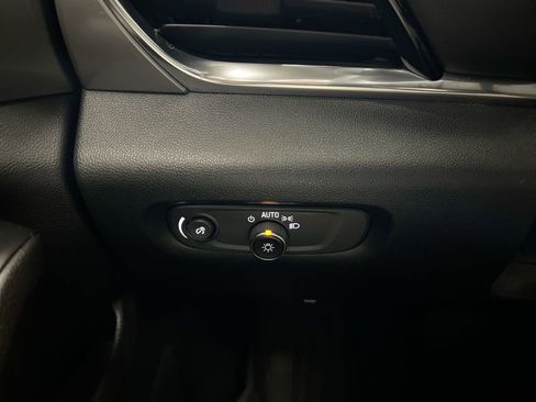 Used 2023 Chevrolet Traverse LT AWD/4WD image 18