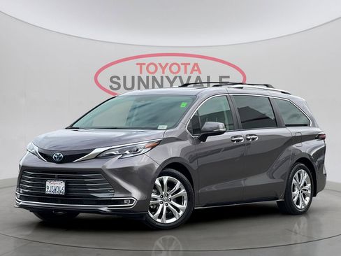 Certified 2023 Toyota Sienna Platinum image 2
