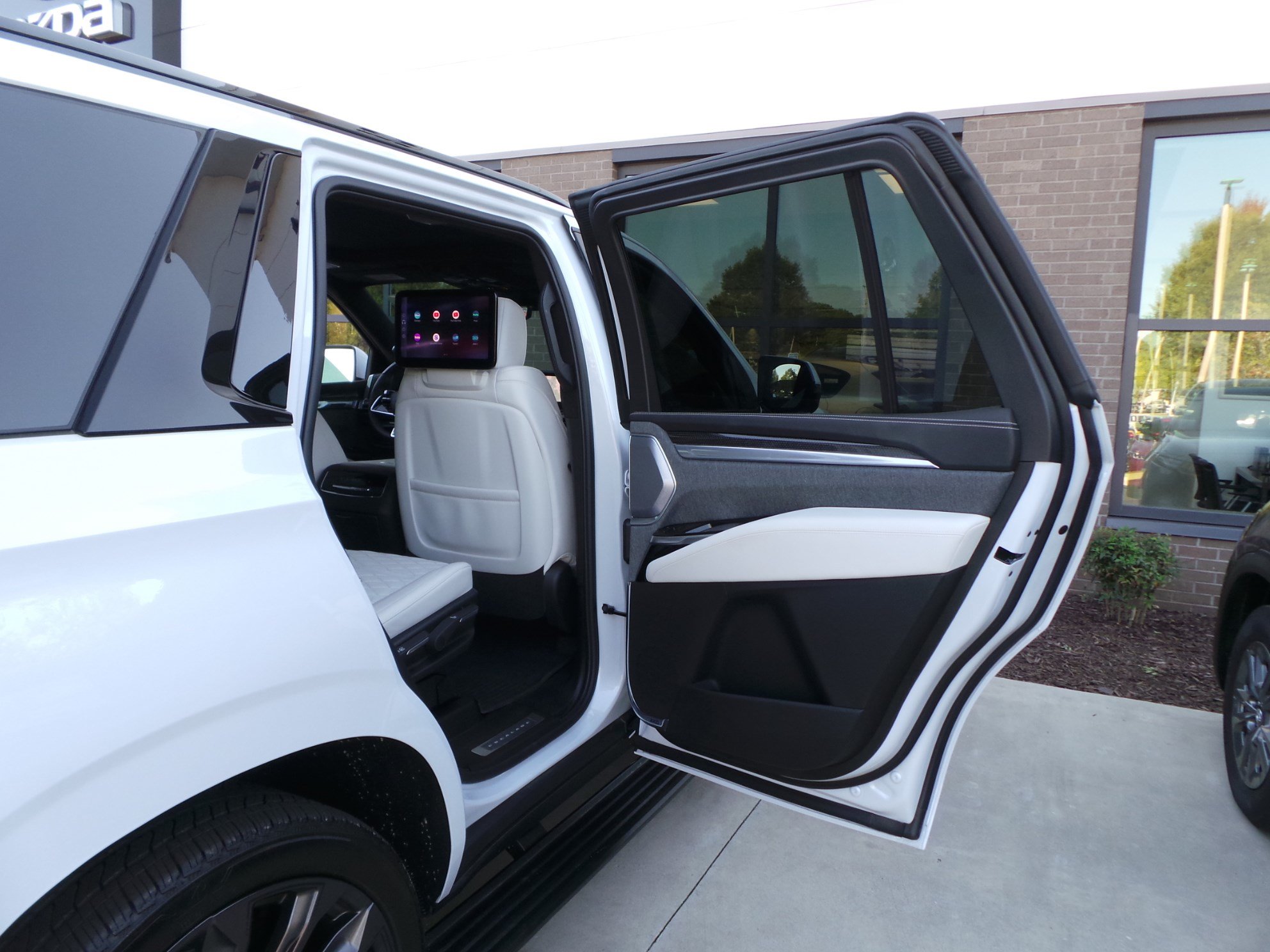 Used 2026 Cadillac Escalade V AWD/4WD image 39