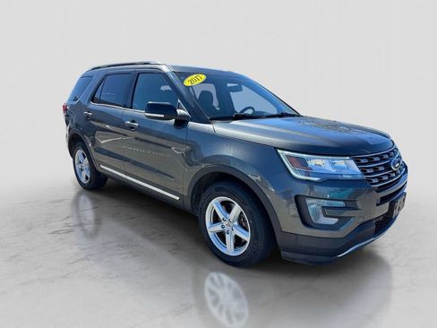 Used 2017 Ford Explorer XLT AWD/4WD image 6
