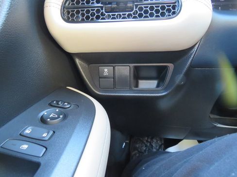 Used 2023 Honda HR-V LX image 20