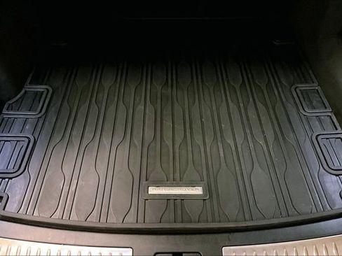 Certified 2026 Land Rover Range Rover Velar Dynamic SE image 33