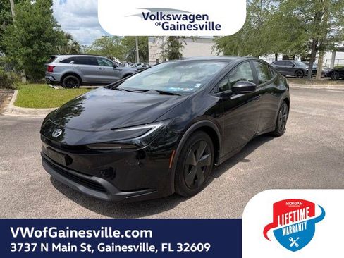Used 2025 Toyota Prius LE FWD image 3