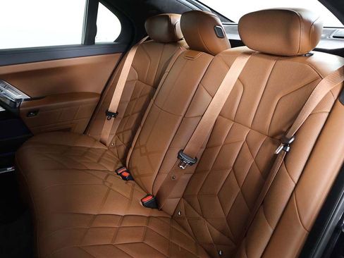 Used 2023 BMW 760i xDrive w/ Executive Package image 35