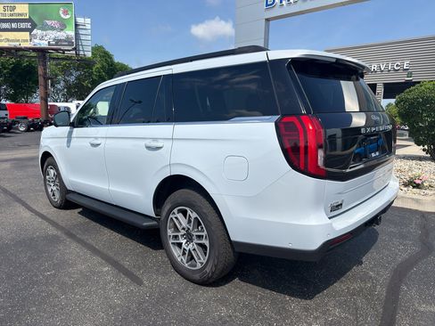 Used 2025 Ford Expedition Active AWD/4WD image 8